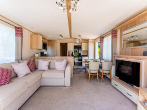 Pass the Keys Delightful 2 bedroom caravan with parking